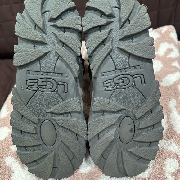 Ugg Grey Short Boot - Picture 2 of 7